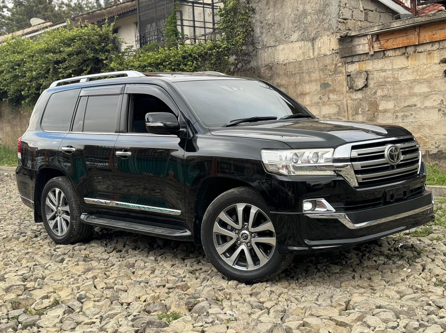 Land Cruiser V8 Hire Uganda car rental Uganda